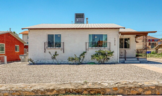 Primary Photo - 1313 Ange St