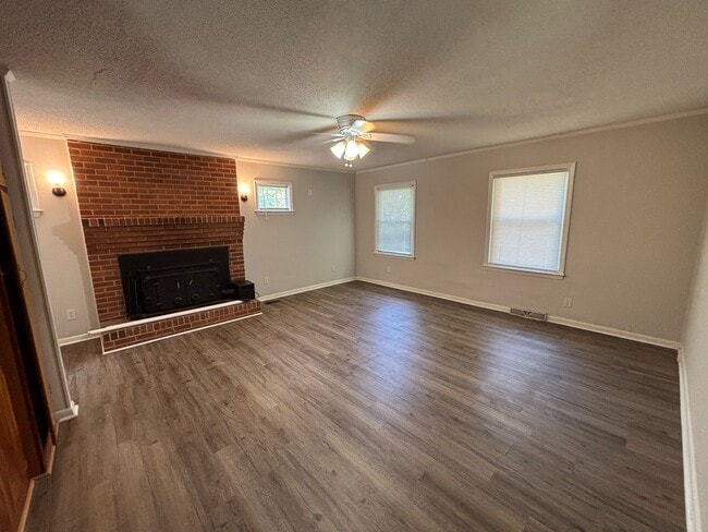 Building Photo - 106 Oakmont Ave