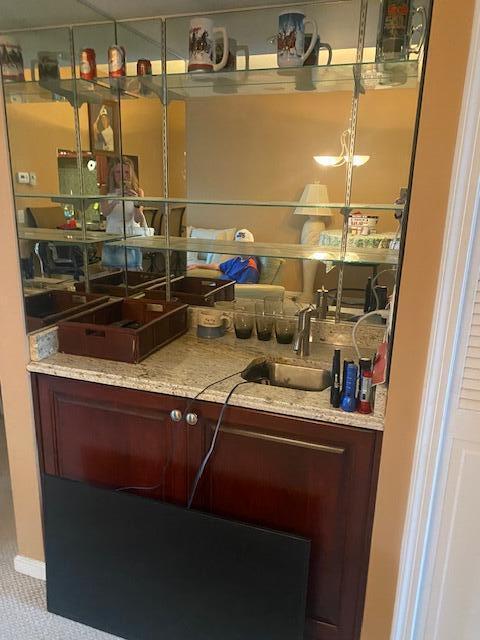 Building Photo - 220 Lake Dr