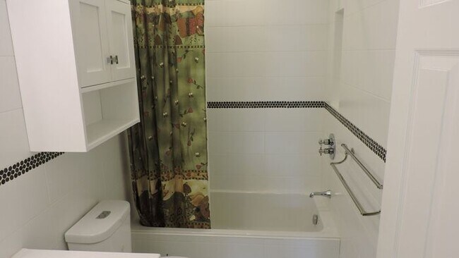 Building Photo - 62 Eaton Ct