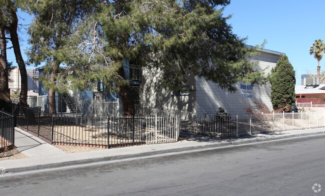 Primary Photo - 3821 Royal Crest St