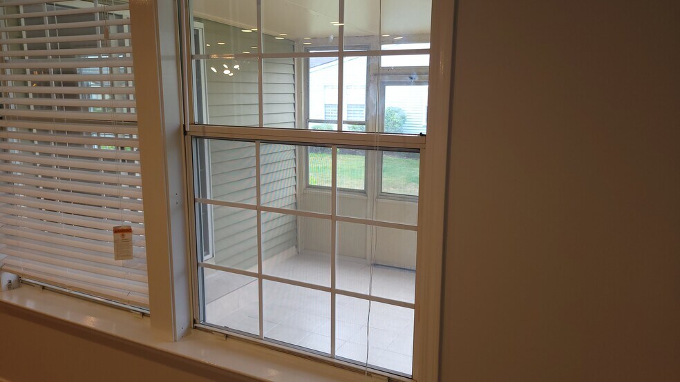 sunroom - 174A Concordia Cir