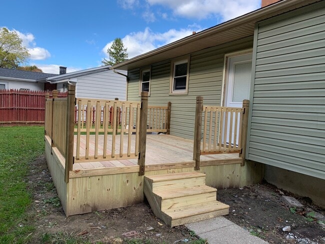 Building Photo - 311 Ventura Dr