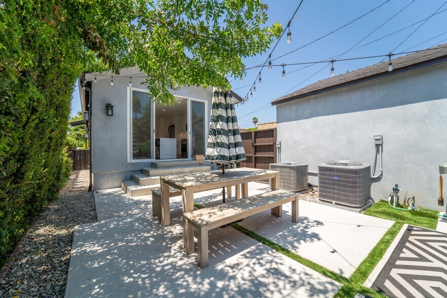 Building Photo - 9044 Carson St