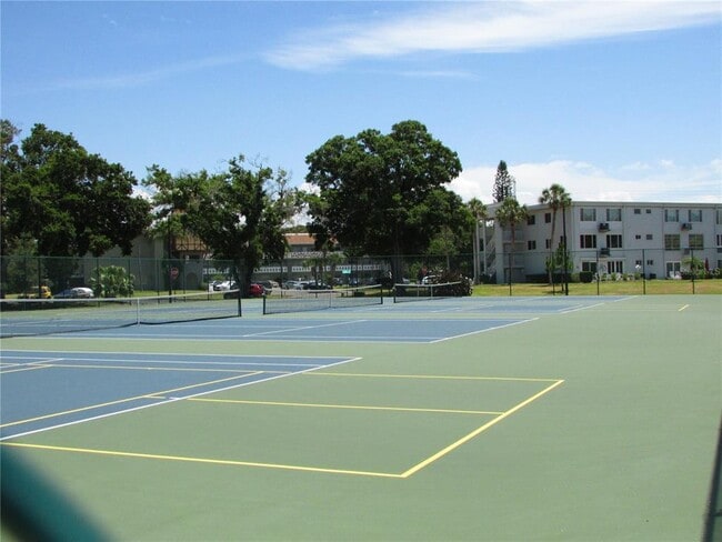 Building Photo - 2320 Brisbane St