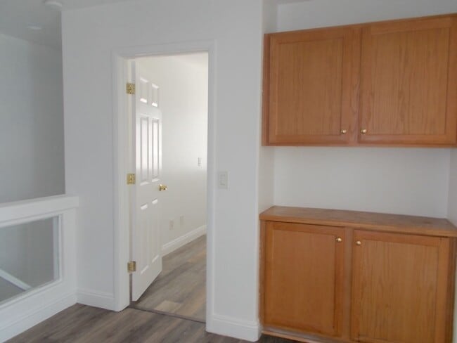 Building Photo - Spacious 4-Bedroom, 2.5-Bathroom Home – Fr...
