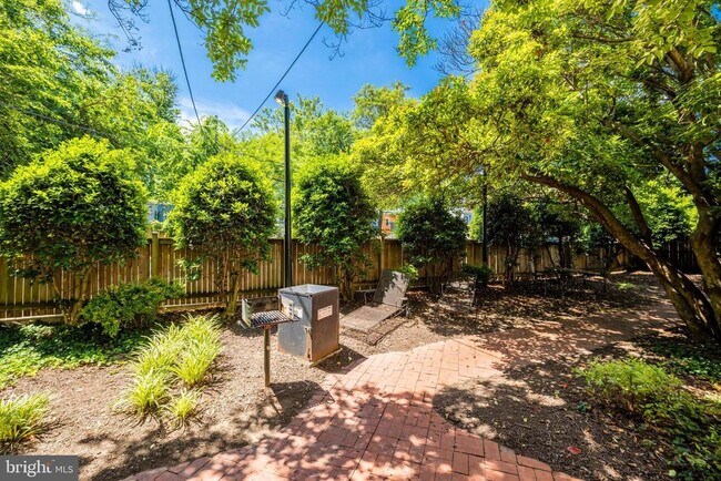 Building Photo - 1363 K St SE