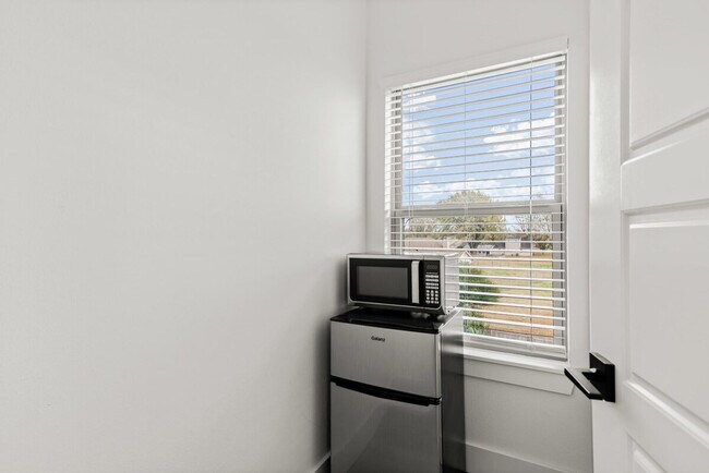 Building Photo - 2612 SW Livingston Square