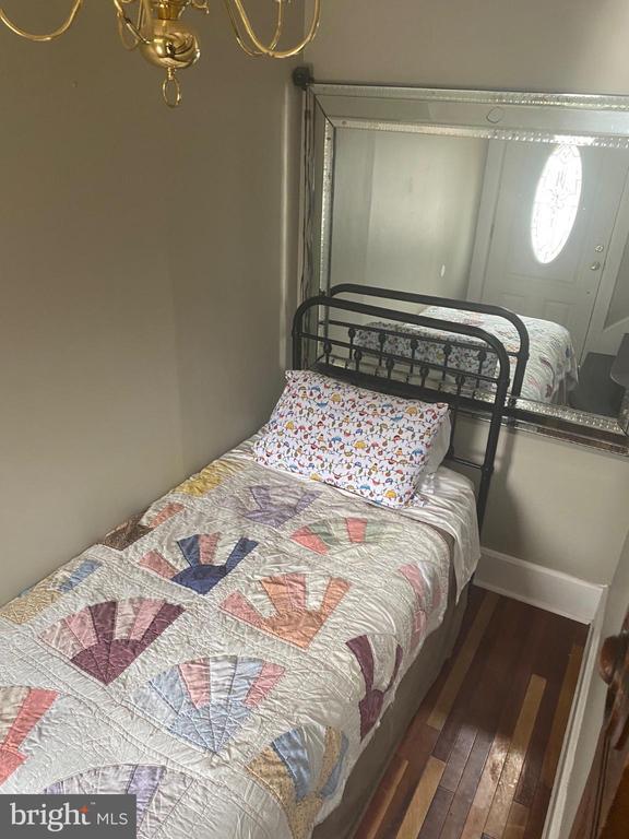 Building Photo - 204 W Main St