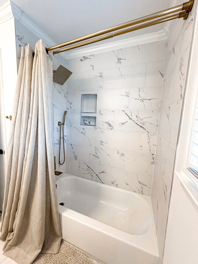 Building Photo - 7601 Bedfordshire Dr