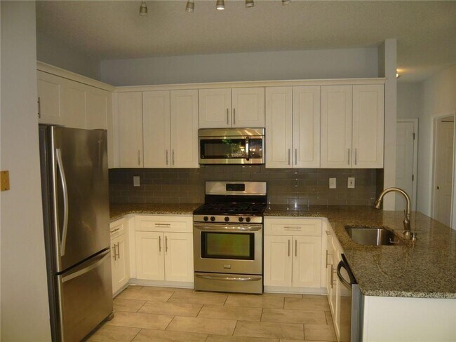 Building Photo - 10970 Egmont Dr