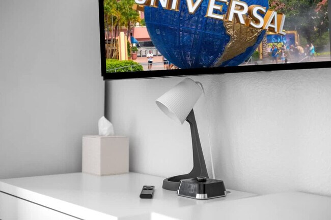 Building Photo - 8303 Palm Pkwy