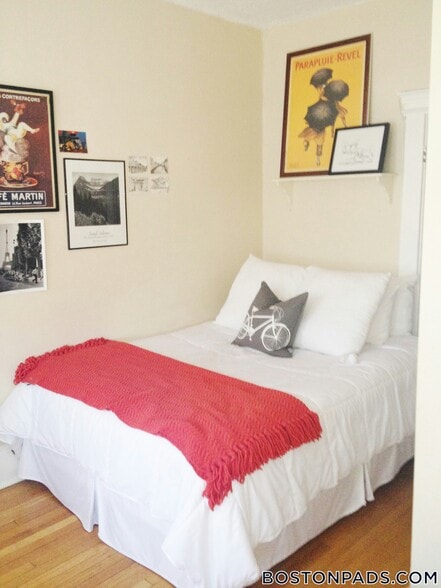 Building Photo - 447 Park Dr