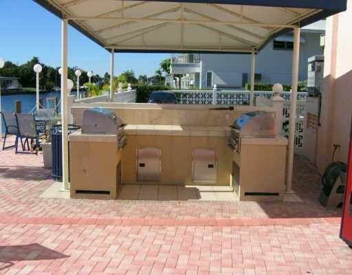 Building Photo - 2900 NE 30th St