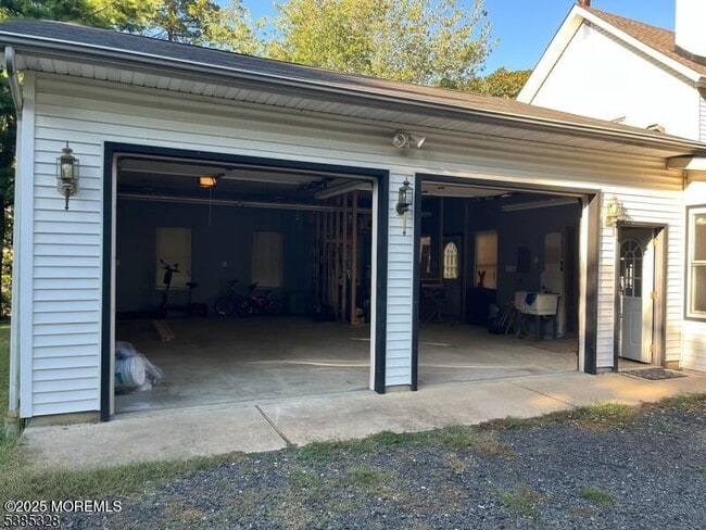 Building Photo - 479 Line Rd