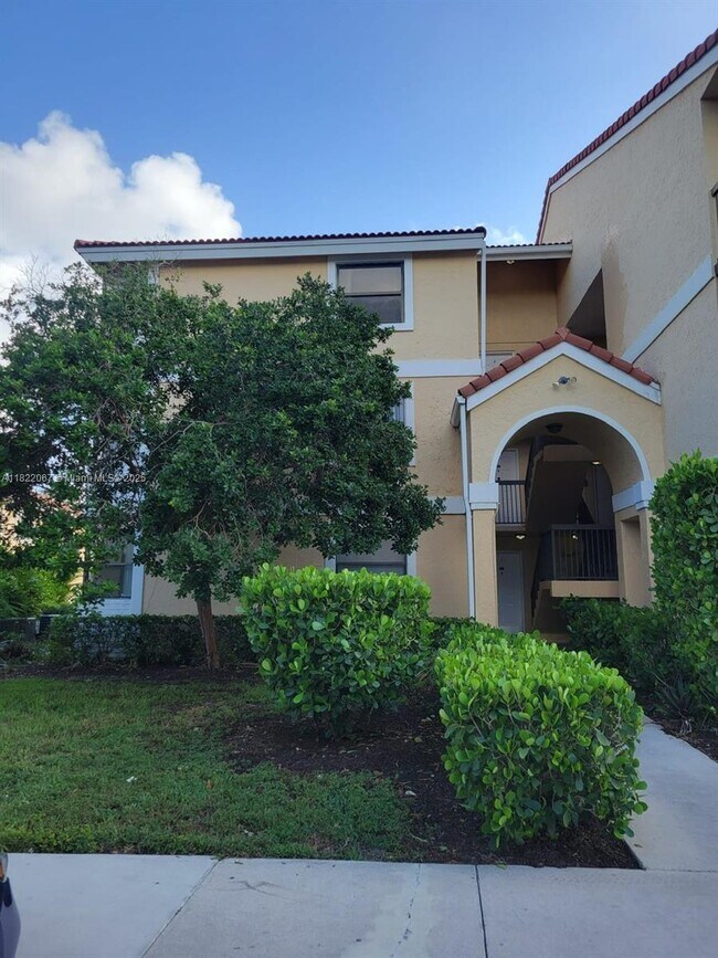 Building Photo - 5641 Riverside Dr