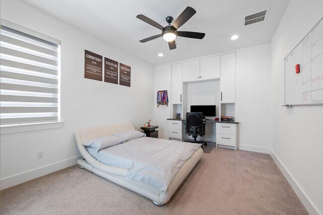 Building Photo - 3304 Belted Galloway St