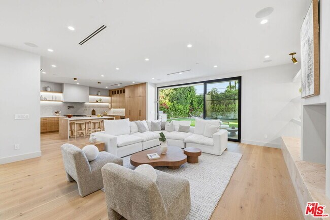 Building Photo - 16643 Addison St