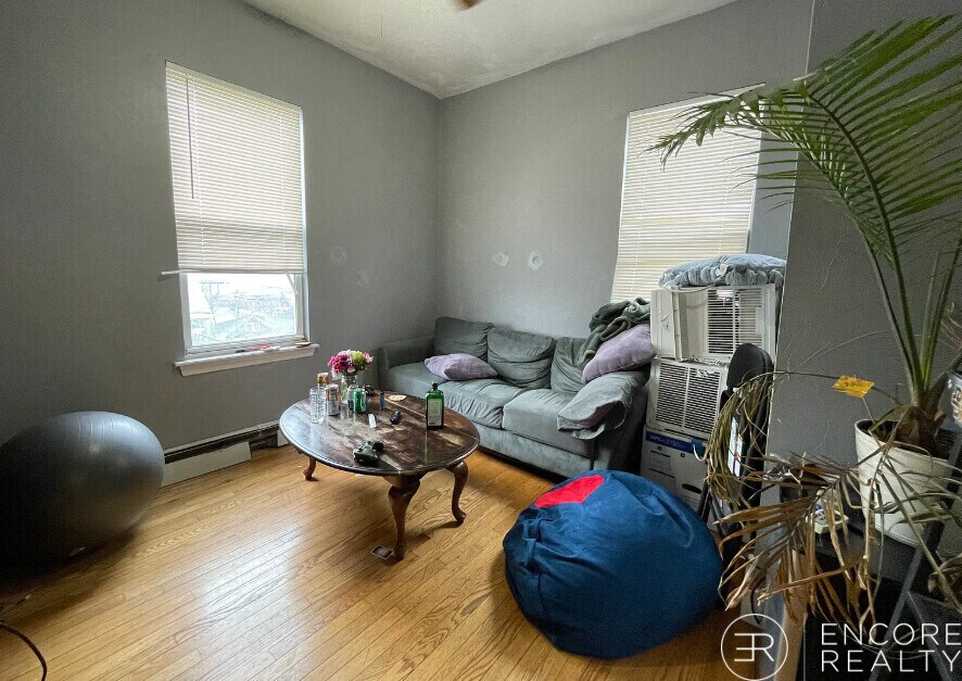 Building Photo - 8 Eldora St