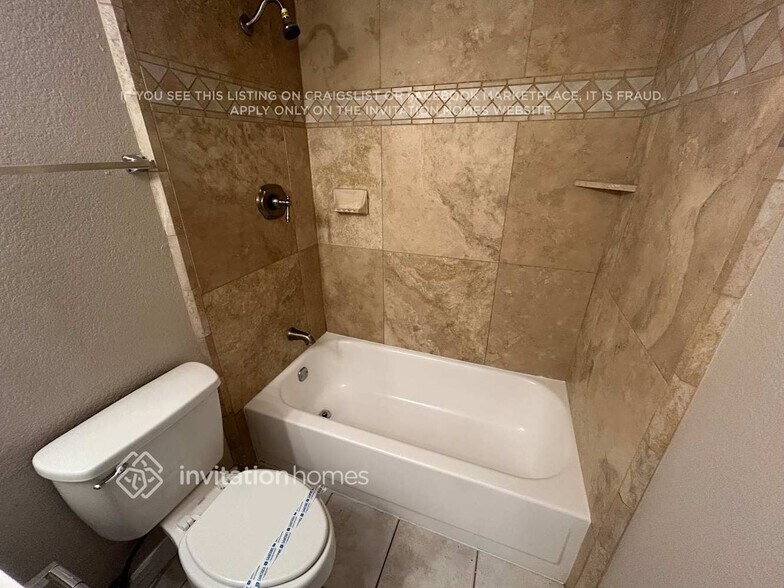 Building Photo - 5419 W Mercer Ln