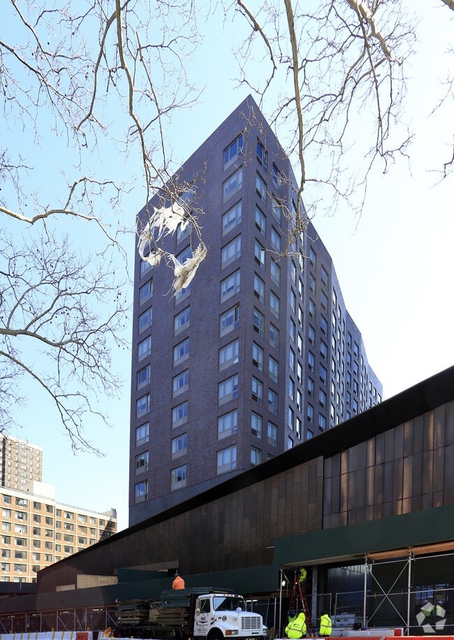 Building Photo - 227 Cherry St