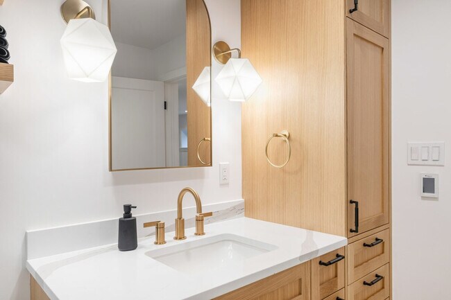 Building Photo - 2453 4th Ave W