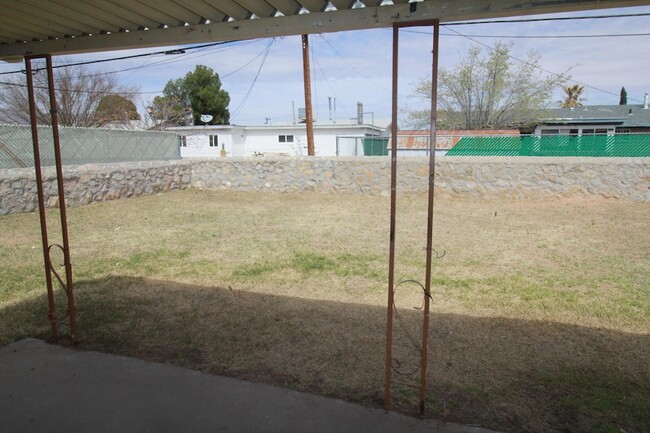 Building Photo - 5725 Waycross Ave