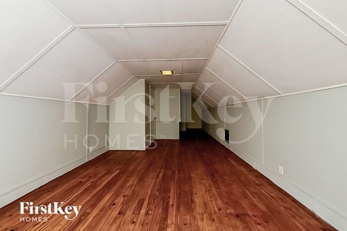 Building Photo - 2138 Pinehurst Dr