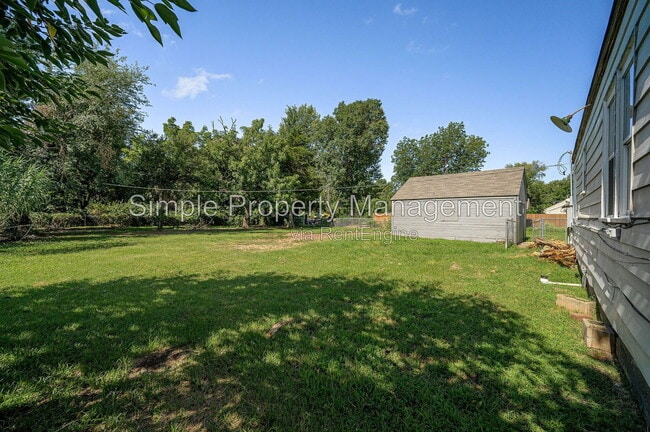 Building Photo - 4012 E Reno Ave