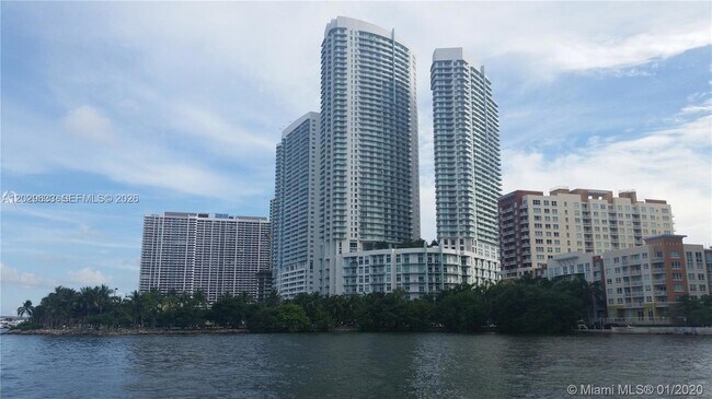 Building Photo - 1900 N Bayshore Dr