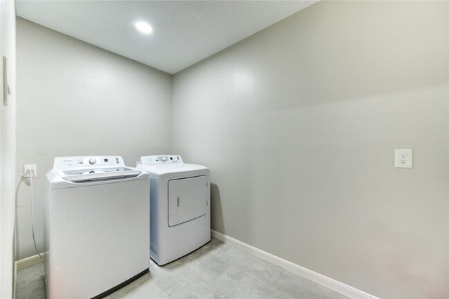 Building Photo - 3046 Wagon Trail Dr