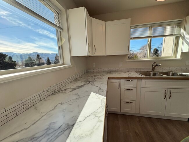 Building Photo - 2210 Arden Ct N