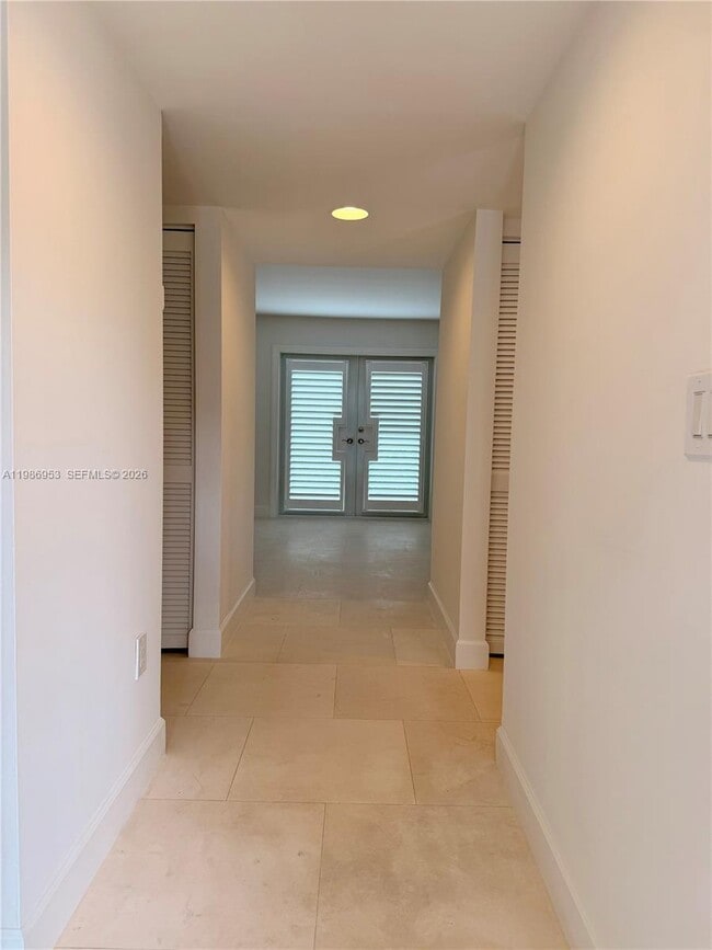 Building Photo - 5570 SW 70th Pl S