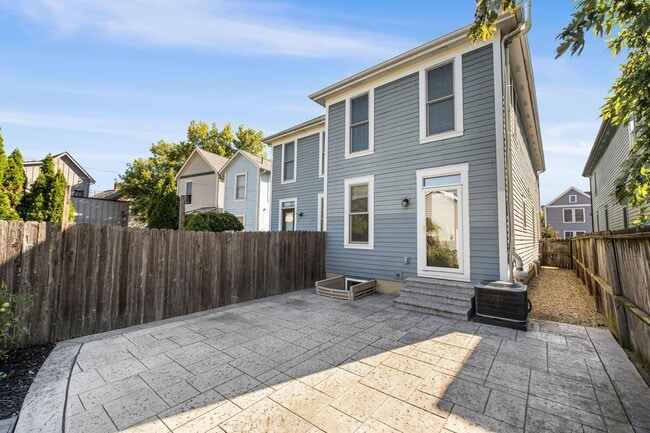 Building Photo - 975 N 6th St