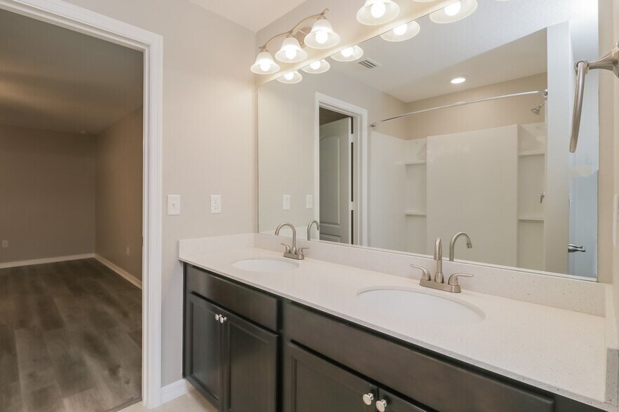 Building Photo - 7014 Redbay Dr