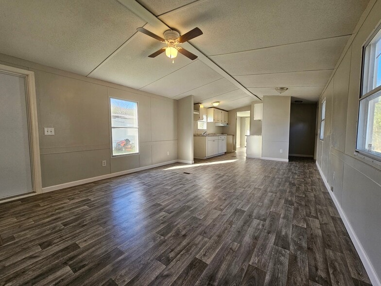 Building Photo - 210 Jamback Rd