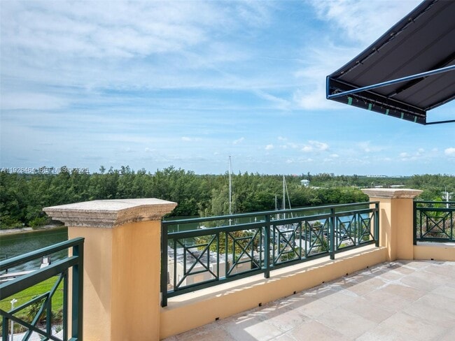 Building Photo - 3415 N Ocean Dr