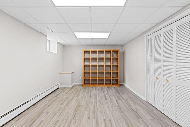 Building Photo - 275 Alfred Ave