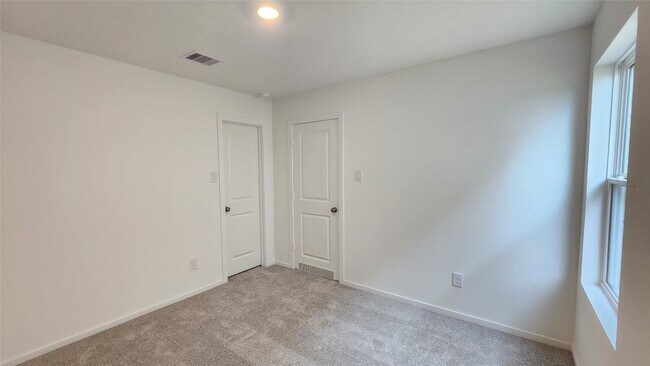 Building Photo - 16202 Rustic Pr Dr