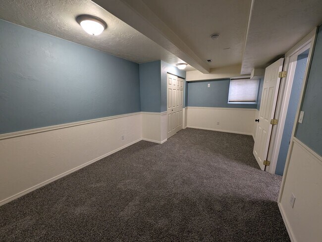 Building Photo - Easy Commute with Stunning Views!