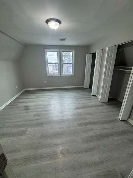 Building Photo - 129 Hobson St