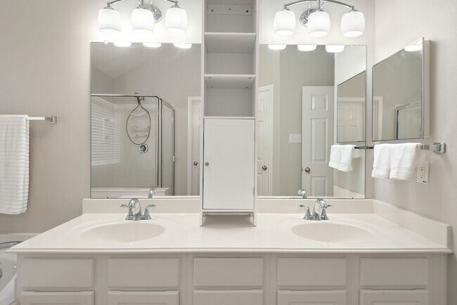 Building Photo - 26873 Armor Oaks Dr