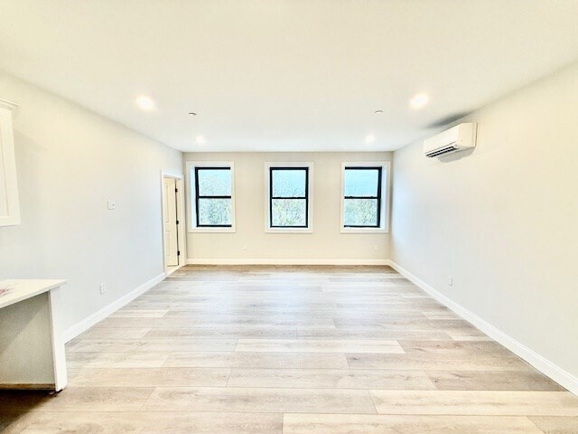 Building Photo - 220 Winthrop St