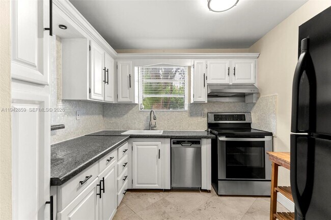 Building Photo - 821 Euclid Ave