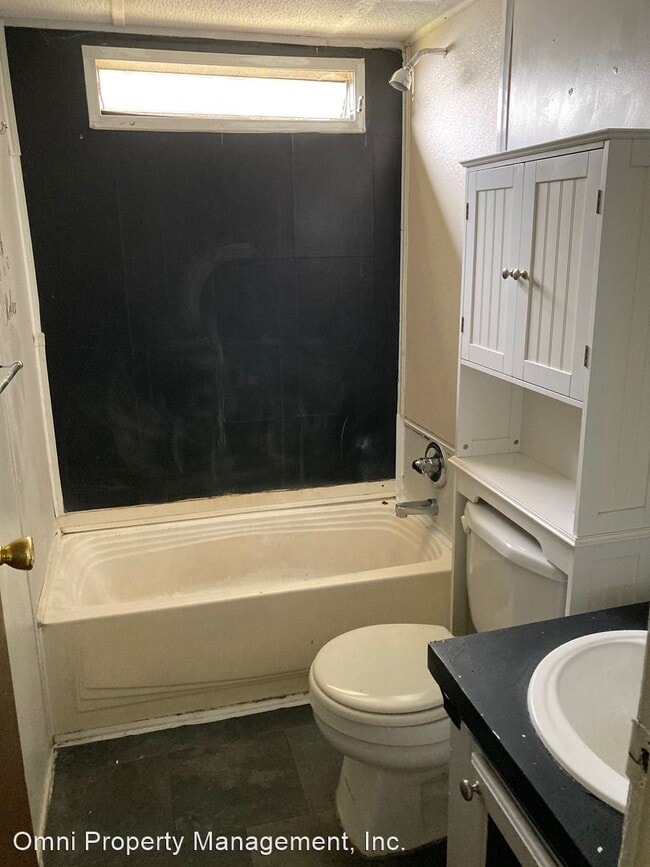 Building Photo - 2 br, 1 bath House - 329 B MAIN ST