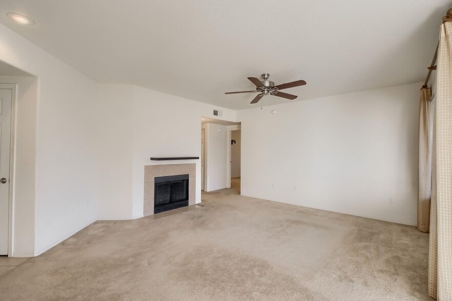 Building Photo - 4925 E Desert Cove Ave