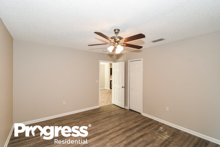Building Photo - 7518 International Village Dr
