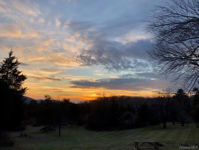 Building Photo - 47 Onderdonk Rd