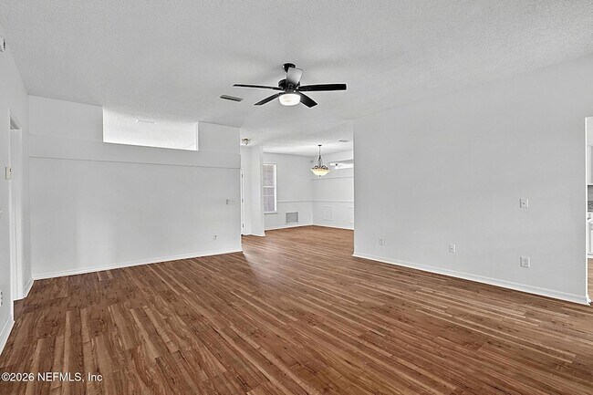 Building Photo - 8426 Country Bend Cir W
