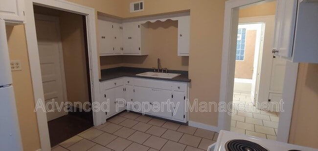 Building Photo - 1425 N 47th St